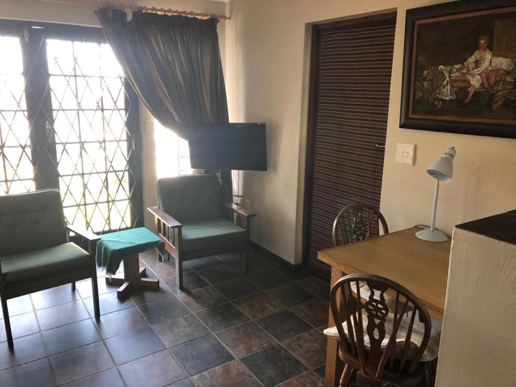 Haus Barbara Guest House Bredasdorp Esterno foto